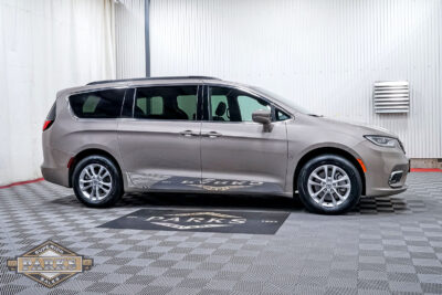2022 Chrysler K2 Products Pacifica Touring L Van